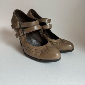 Born Davina Mary Jane Pumps in Brown Leather Size 7.5